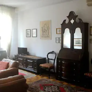 https://charming-flat-with-terrace-over-the-canal.hotelinveneto.com
